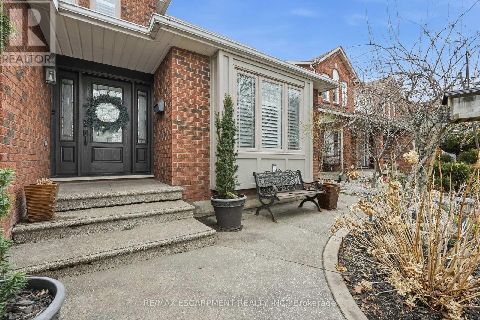 9 Stone Gate Drive, Grimsby, Ontario  L3M 5C6 - Photo 3 - X12872680