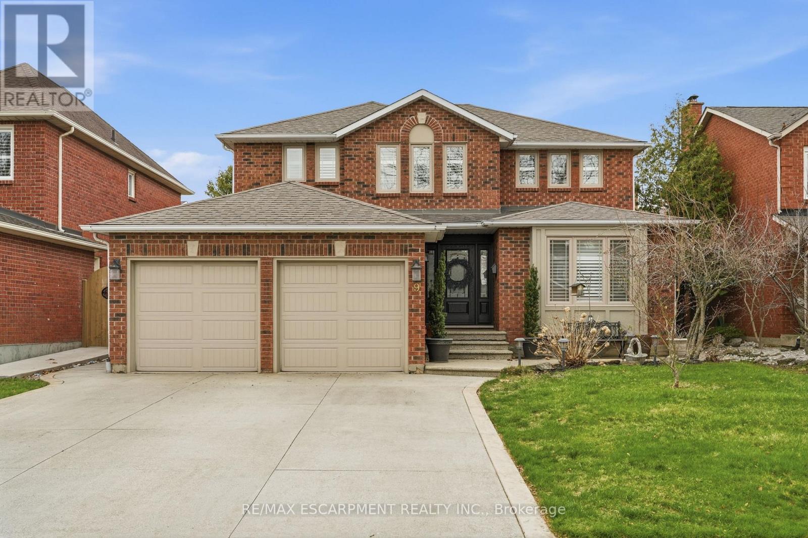 9 STONE GATE DRIVE, Grimsby, Ontario