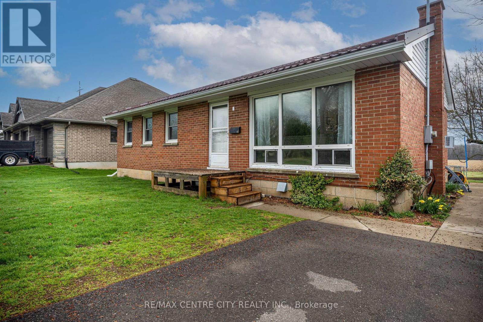 194 Centennial Avenue, Central Elgin, Ontario  N5R 5B2 - Photo 3 - X13008842