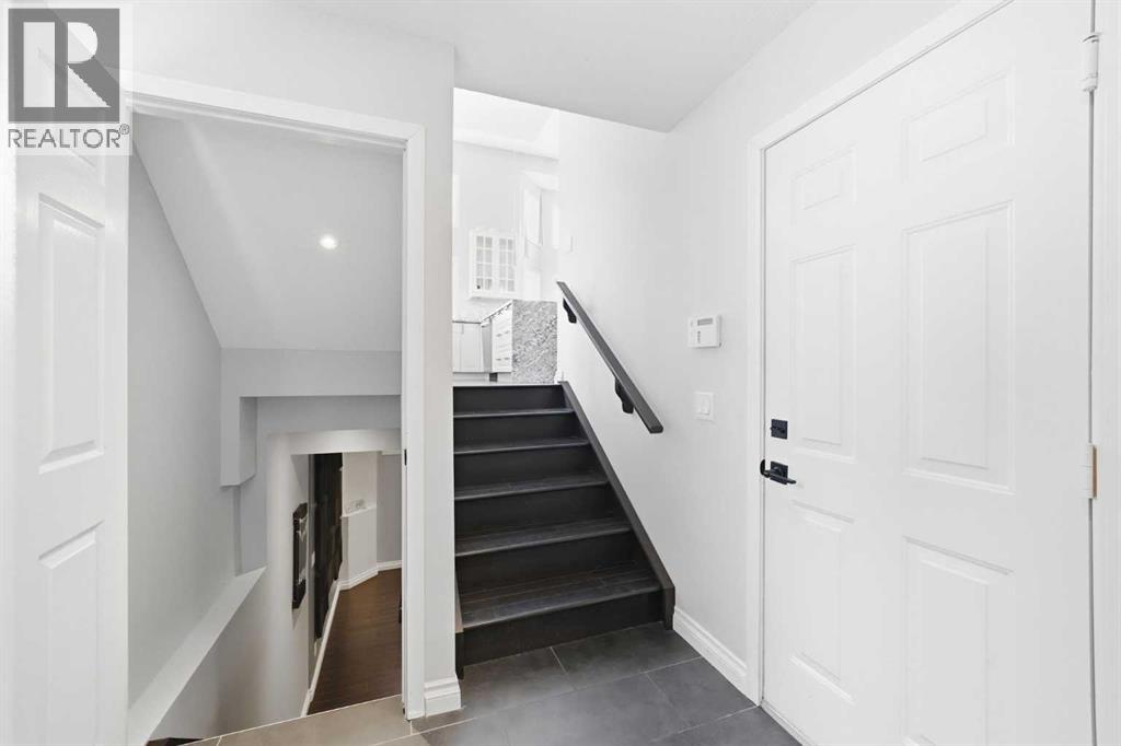 57 Kingsland Villas Sw, Calgary, Alberta  T2V 5J9 - Photo 7 - A2288860