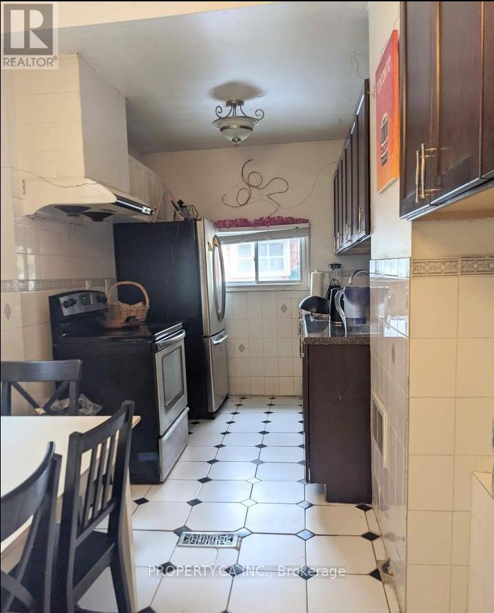 MAIN - 662 DUNDAS STREET W, Toronto, Ontario