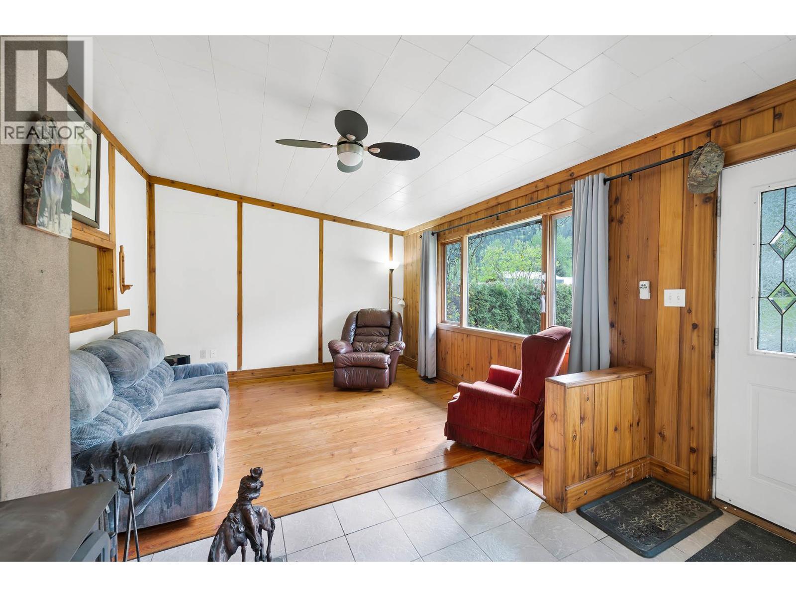 3782 River Drive, Blue River, British Columbia  V0E 1C0 - Photo 4 - 10383396