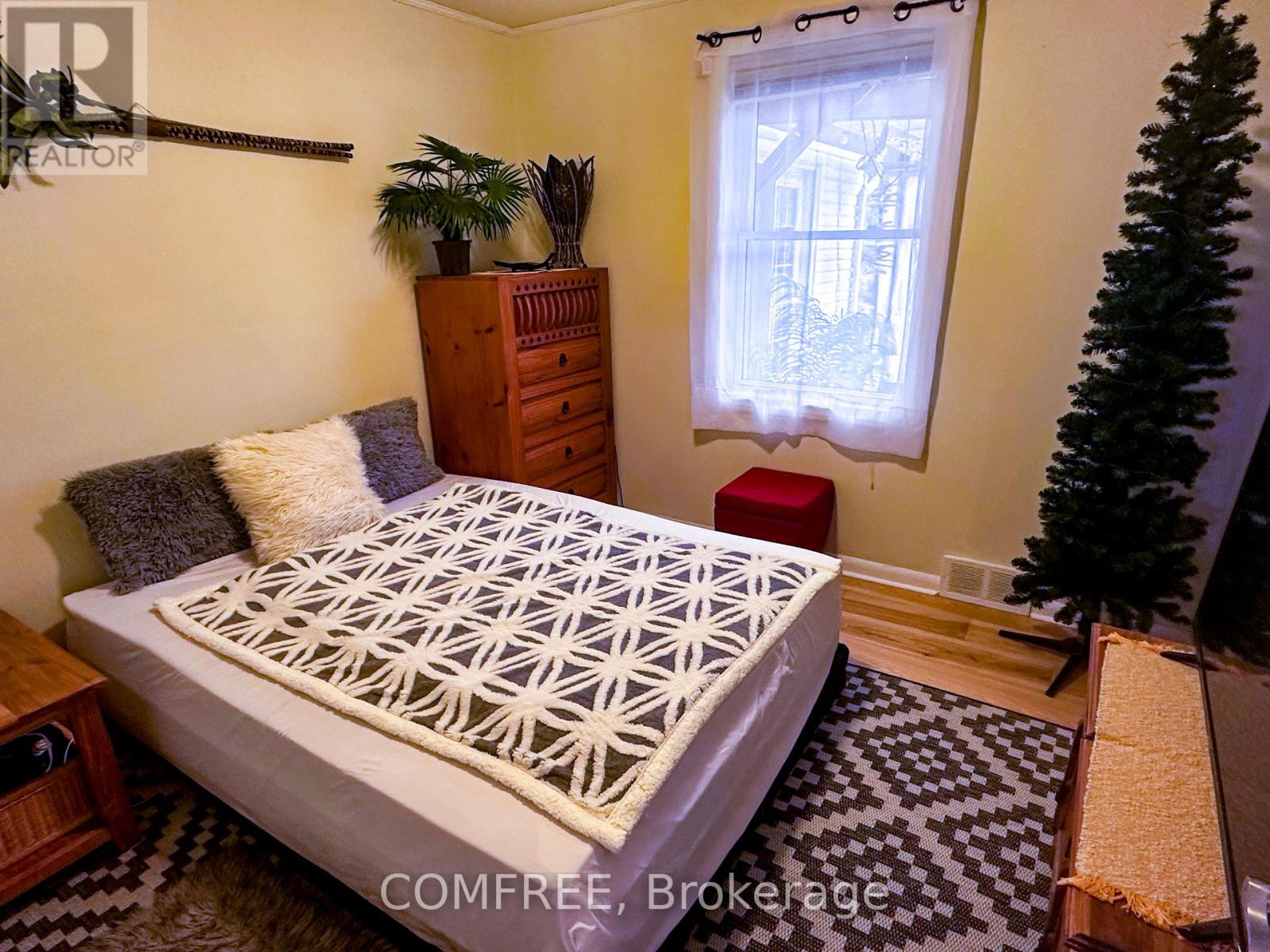 38 South Edgeware Road, St. Thomas, Ontario  N5P 2H4 - Photo 8 - X13008790