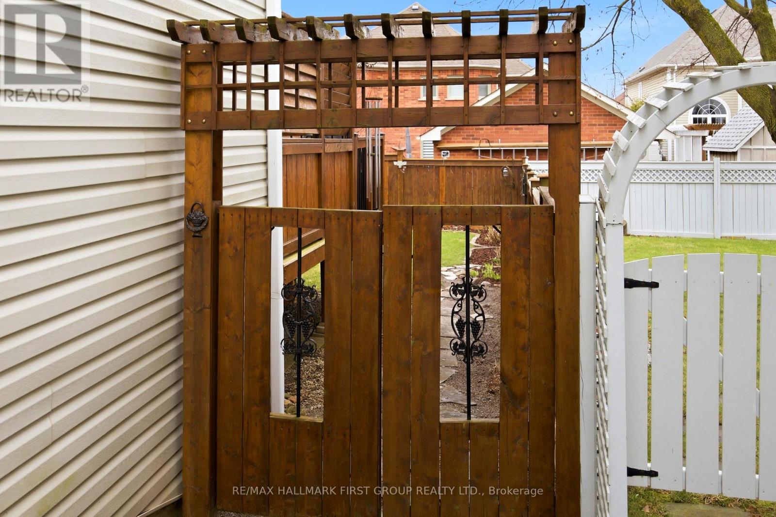 5 Knox Crescent, Whitby, Ontario  L1M 1C8 - Photo 29 - E13008798