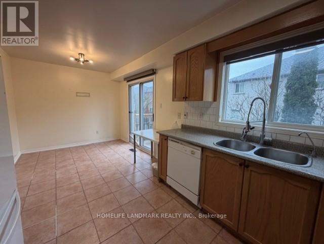 108 Nahanni Drive, Richmond Hill, Ontario  L4B 4L5 - Photo 5 - N13000956