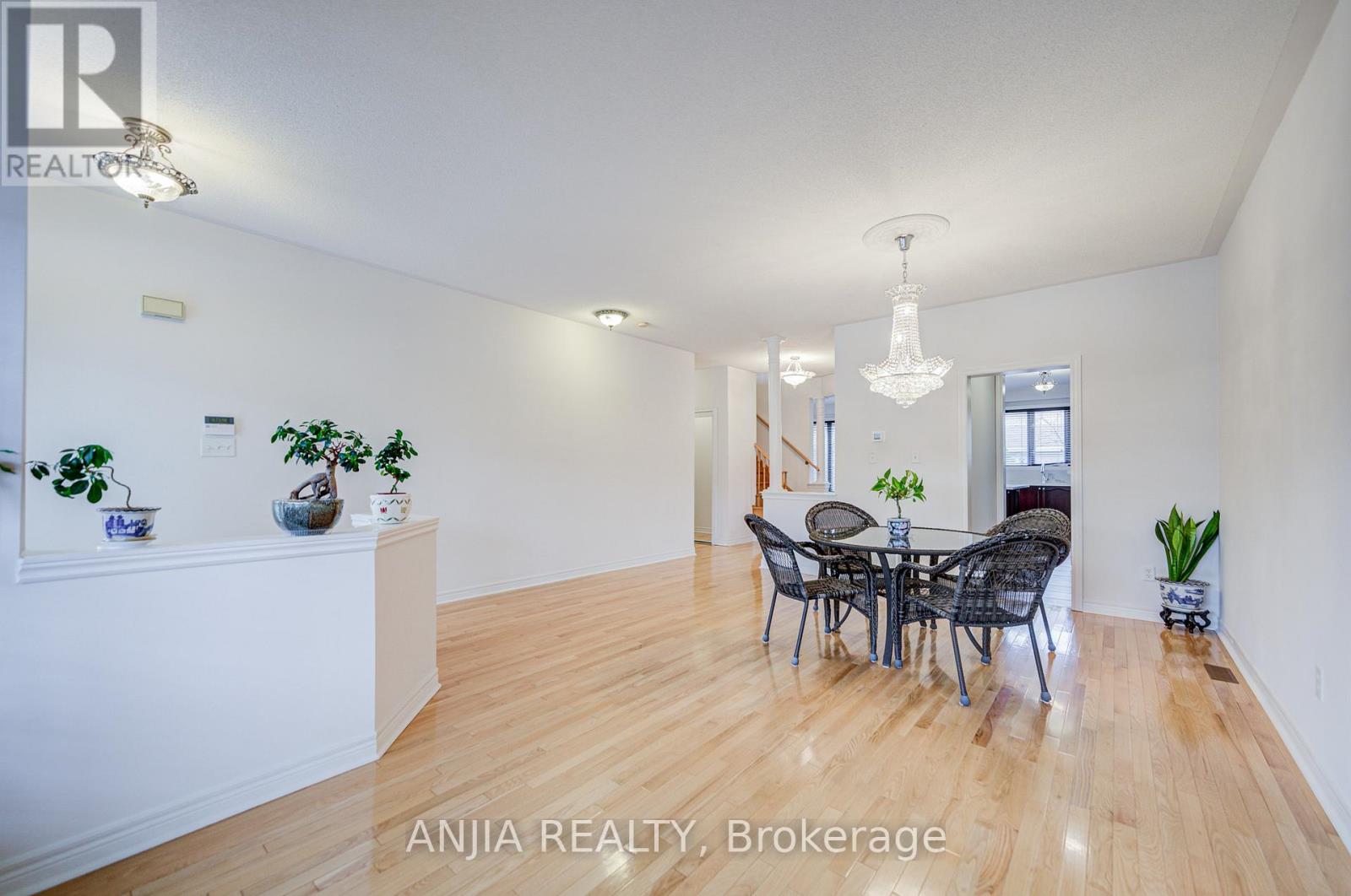 6 Linsmary Court, Markham, Ontario  L6E 1L2 - Photo 11 - N13008878