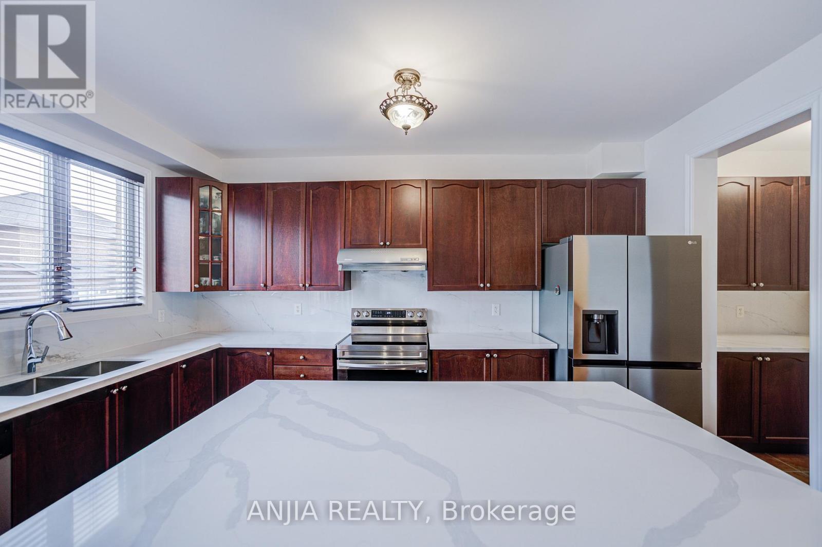 6 Linsmary Court, Markham, Ontario  L6E 1L2 - Photo 17 - N13008878