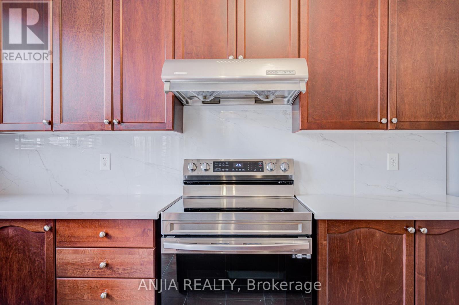 6 Linsmary Court, Markham, Ontario  L6E 1L2 - Photo 18 - N13008878