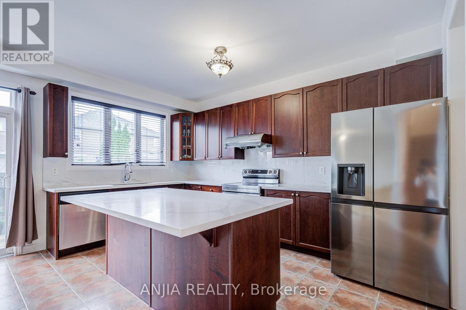 6 Linsmary Court, Markham, Ontario  L6E 1L2 - Photo 19 - N13008878