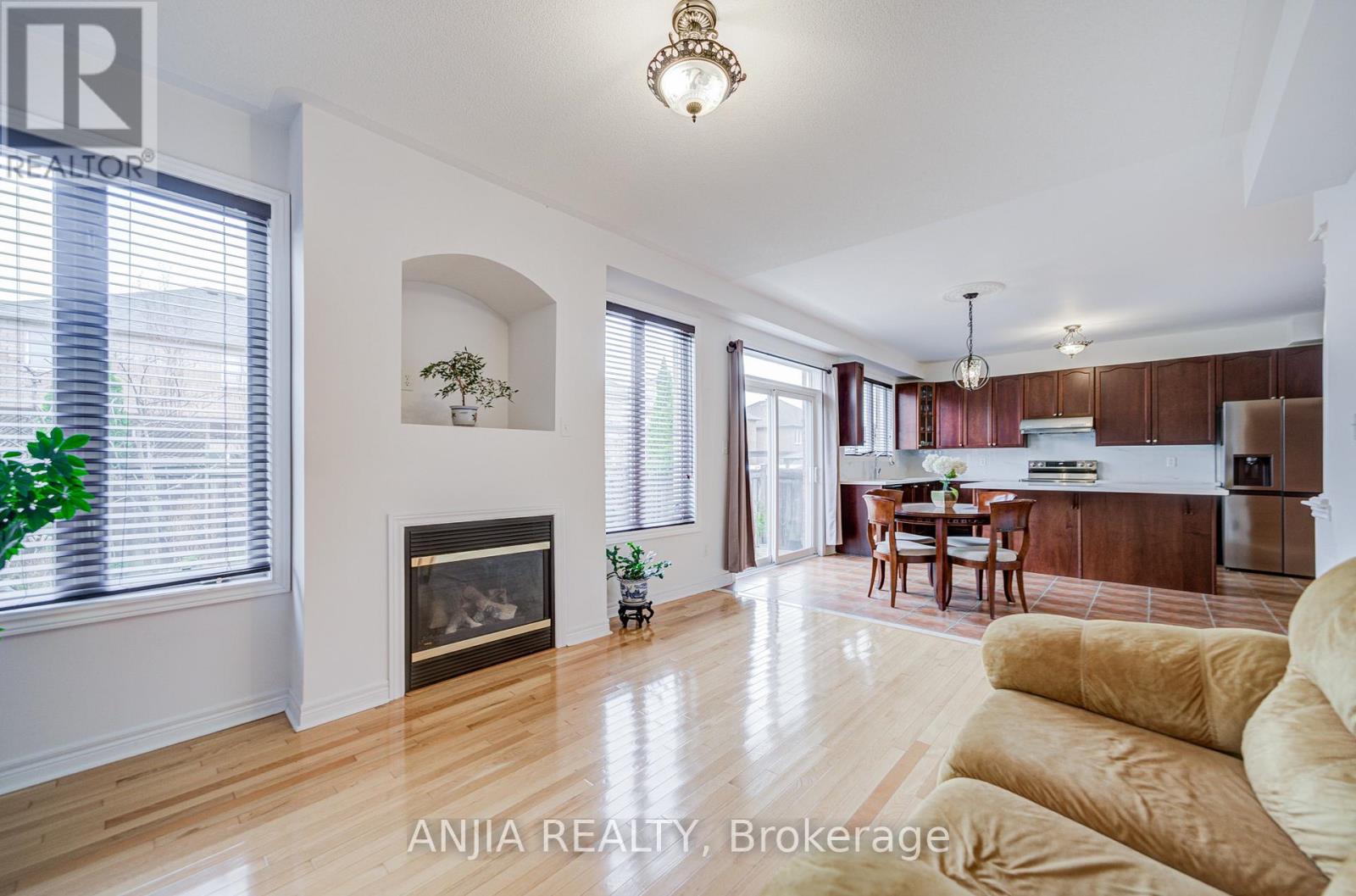 6 Linsmary Court, Markham, Ontario  L6E 1L2 - Photo 23 - N13008878