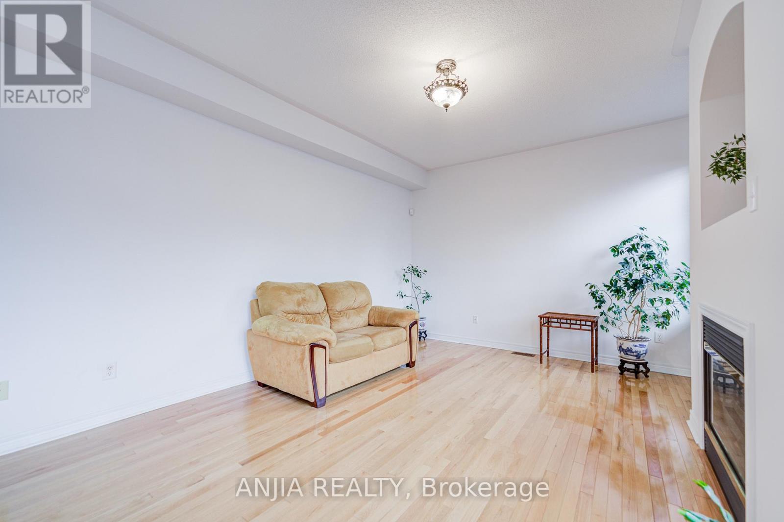 6 Linsmary Court, Markham, Ontario  L6E 1L2 - Photo 25 - N13008878