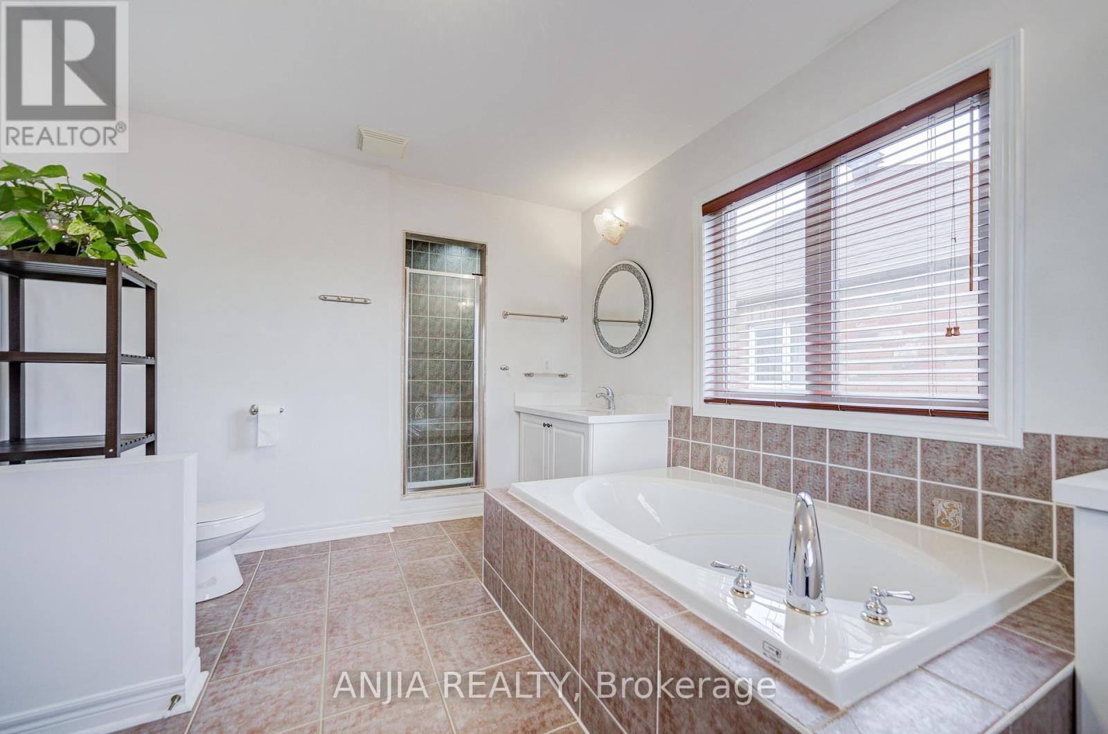 6 Linsmary Court, Markham, Ontario  L6E 1L2 - Photo 34 - N13008878