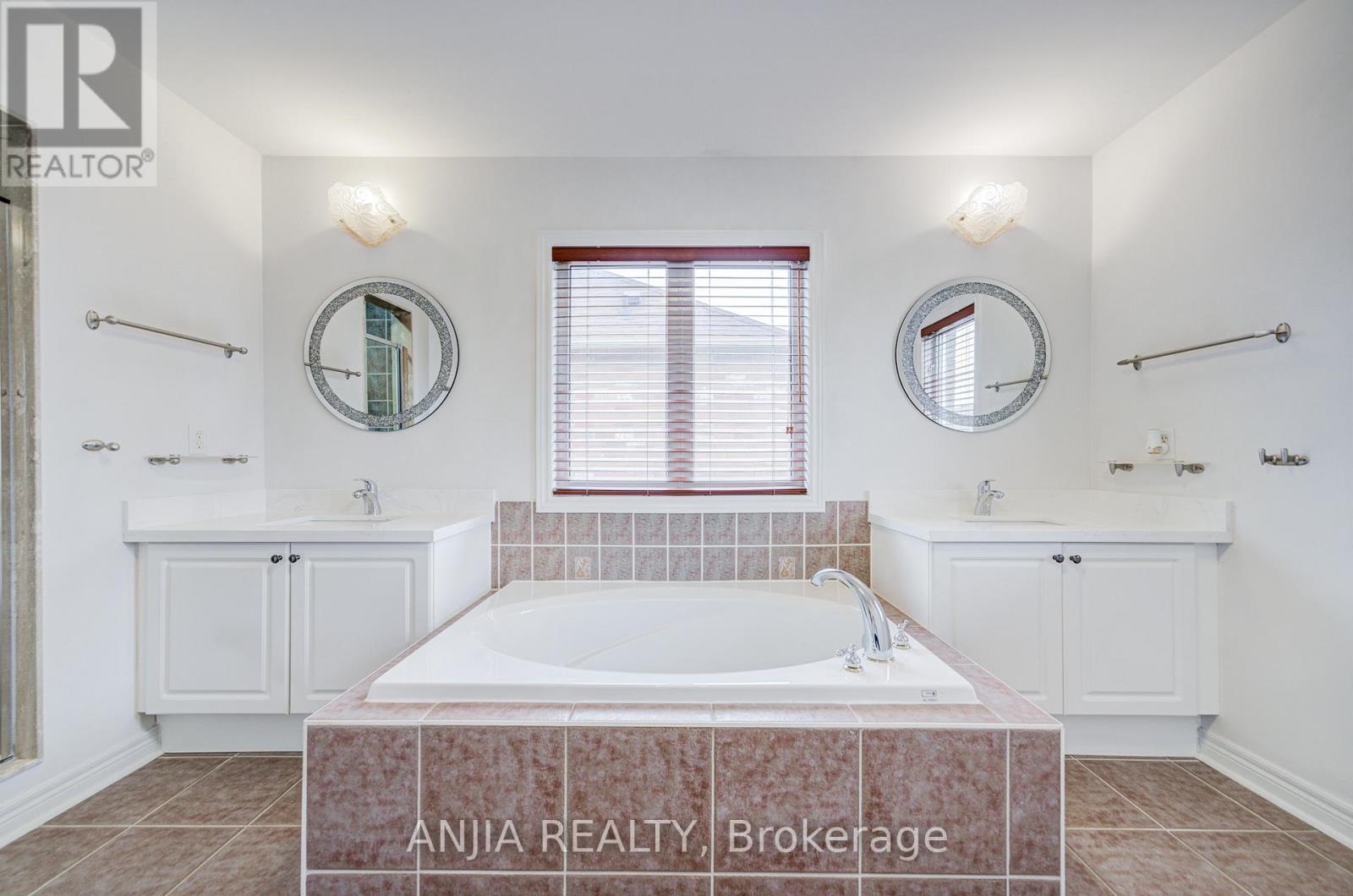 6 Linsmary Court, Markham, Ontario  L6E 1L2 - Photo 35 - N13008878