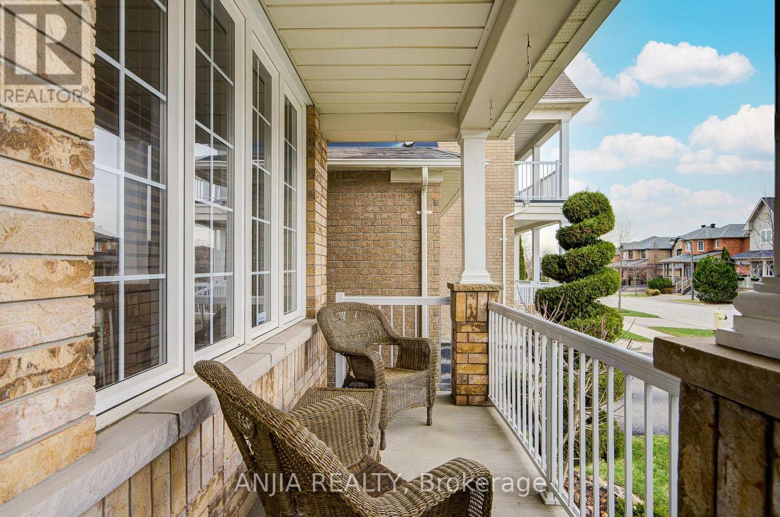 6 Linsmary Court, Markham, Ontario  L6E 1L2 - Photo 7 - N13008878