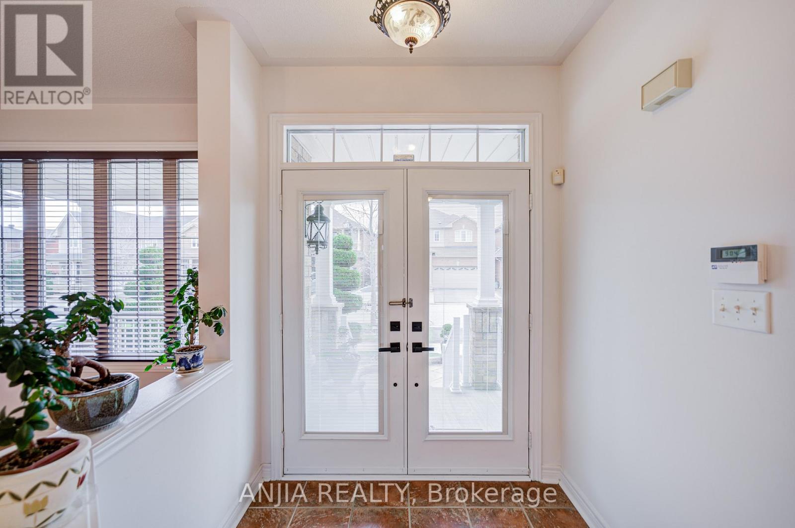 6 Linsmary Court, Markham, Ontario  L6E 1L2 - Photo 8 - N13008878