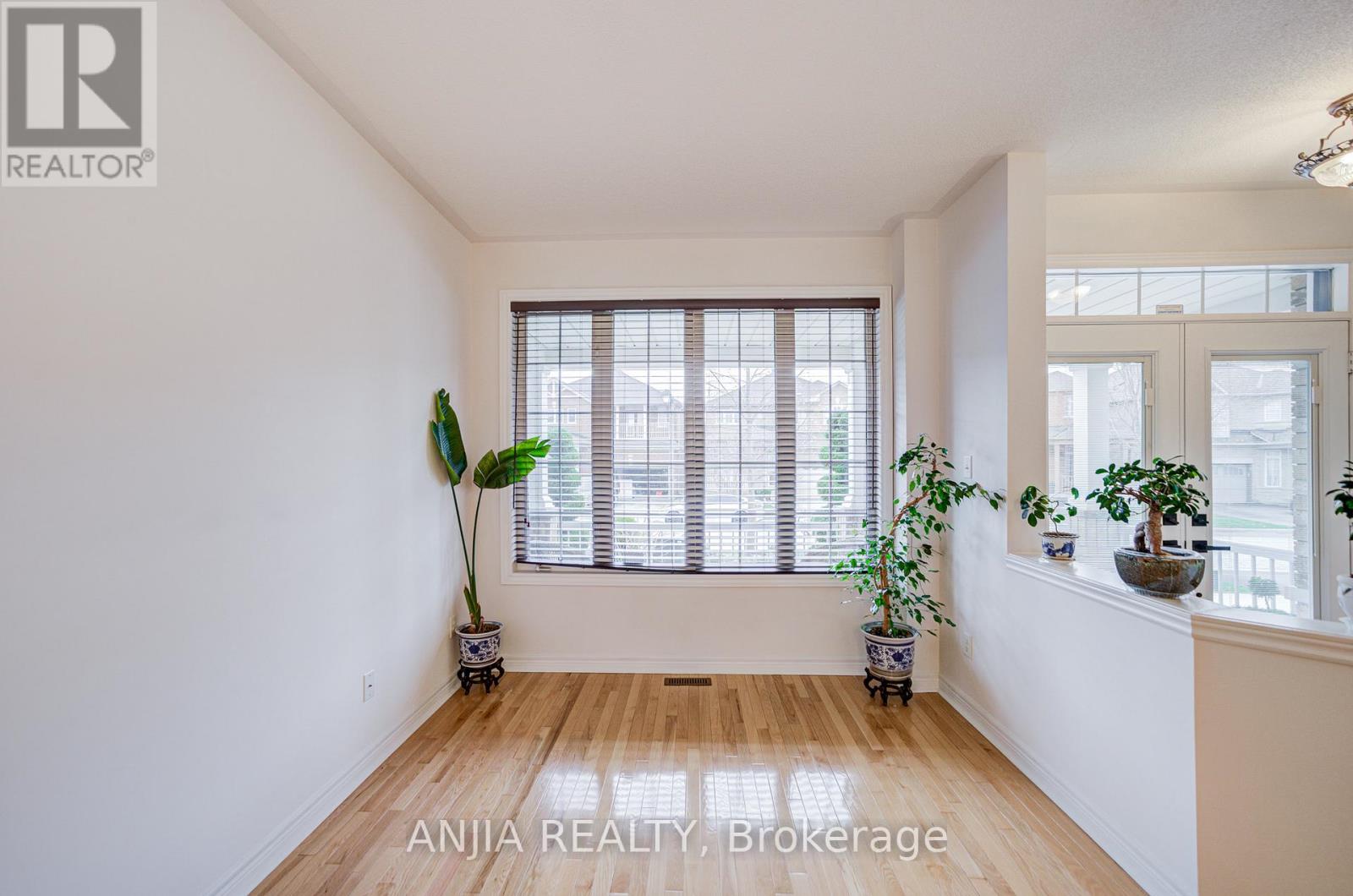 6 Linsmary Court, Markham, Ontario  L6E 1L2 - Photo 9 - N13008878