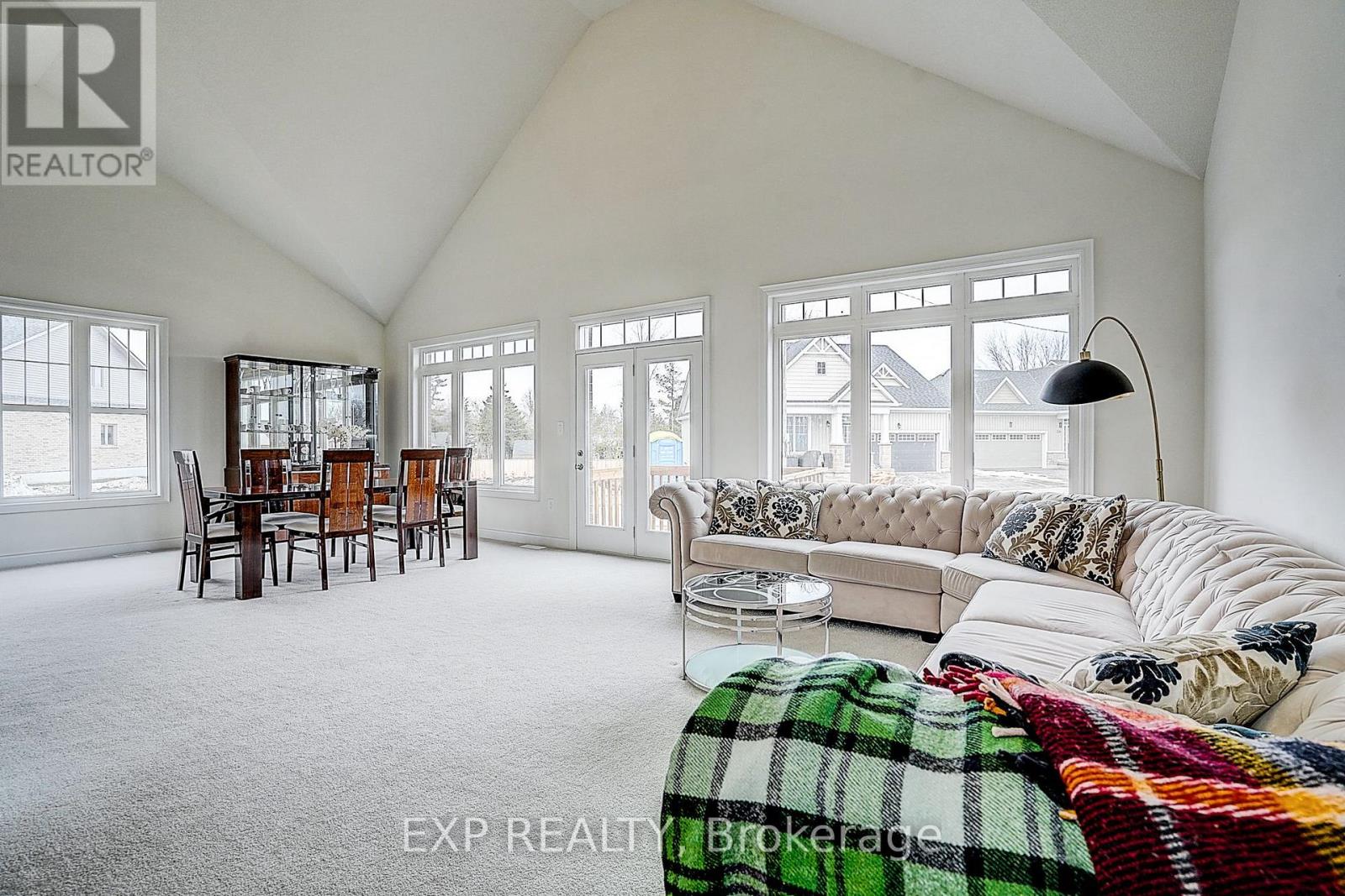 4 Palmira Drive, Georgina, Ontario  L0E 1R0 - Photo 5 - N13008912