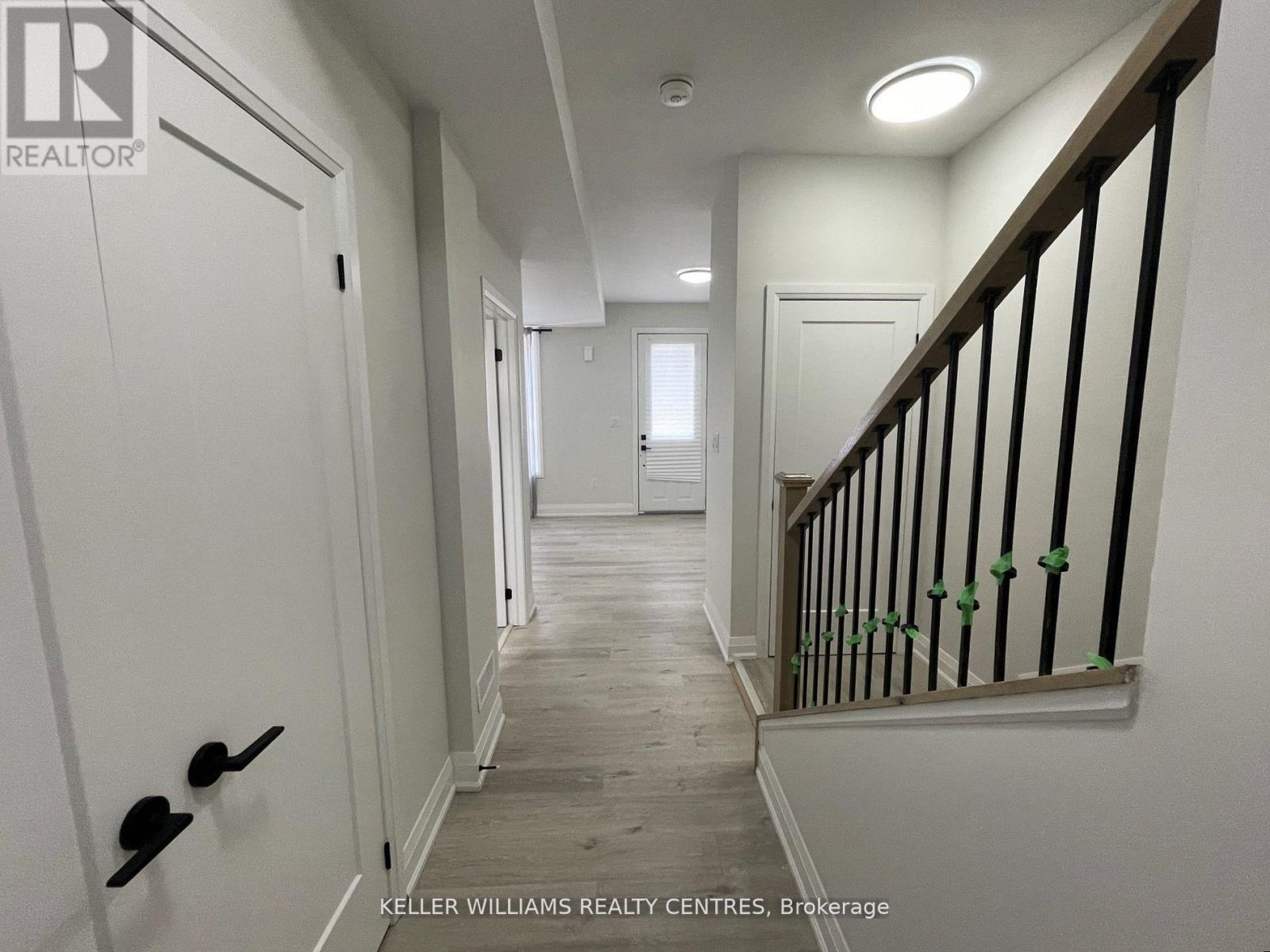 450 Veterans Drive, Barrie (Holly), Ontario  L4N 6A6 - Photo 4 - S13008908