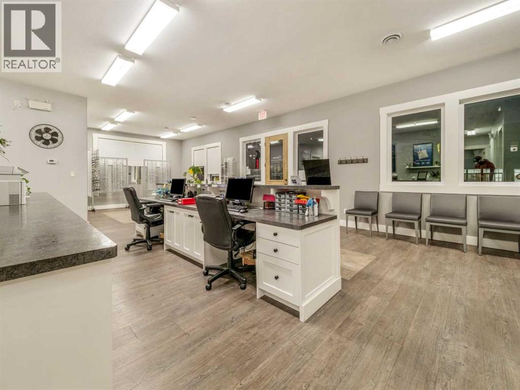 19 Broadway  N, Raymond, Alberta  T0K 2S0 - Photo 34 - A2184291