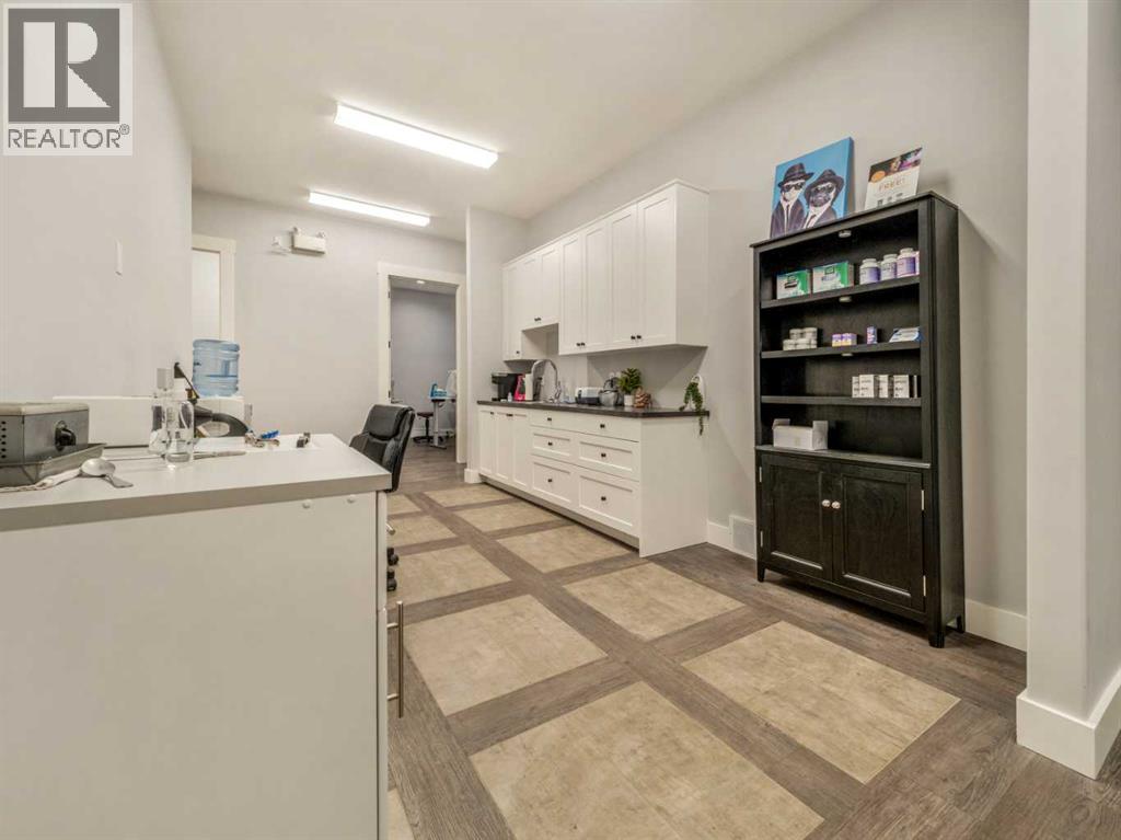 19 Broadway  N, Raymond, Alberta  T0K 2S0 - Photo 37 - A2184291