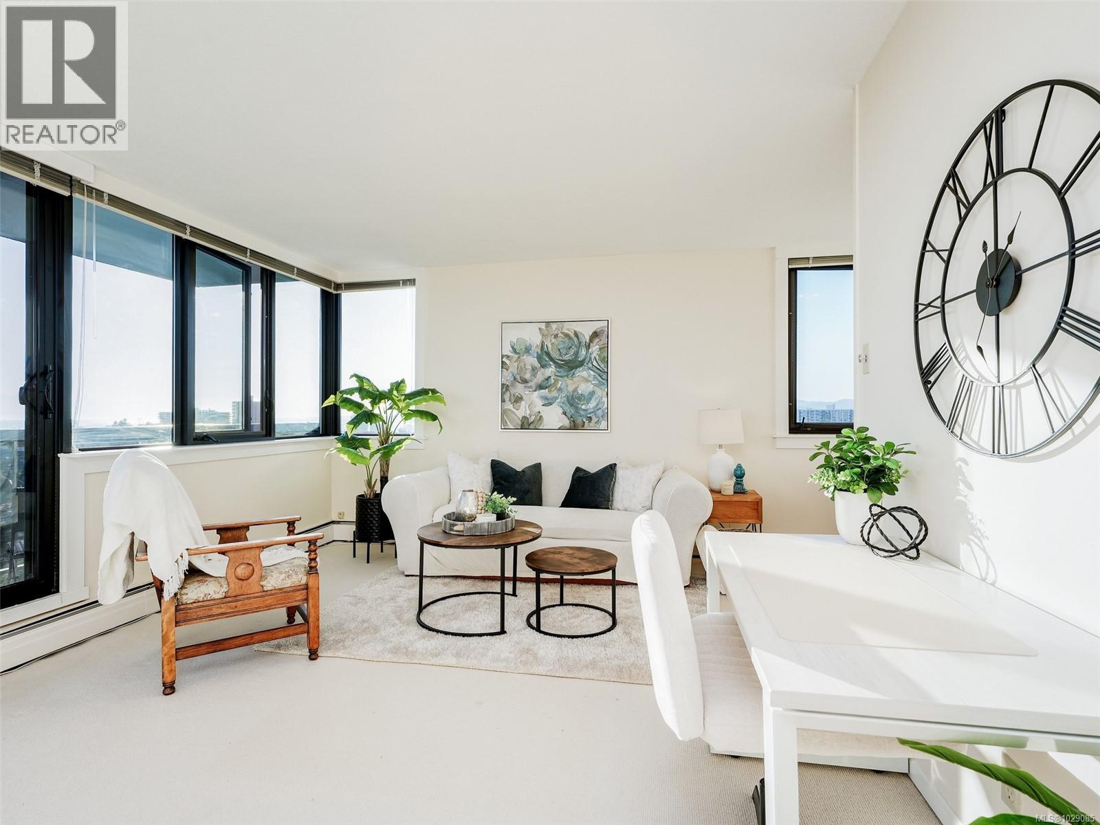 1010 647 Michigan St, Victoria, British Columbia  V8V 1S9 - Photo 1 - 1029085