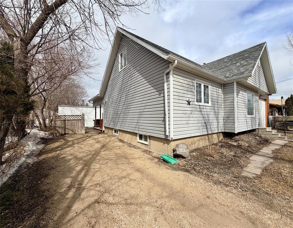 87 Gordon Avenue, Elm Creek, Manitoba  R0G 0N0 - Photo 2 - 202607289