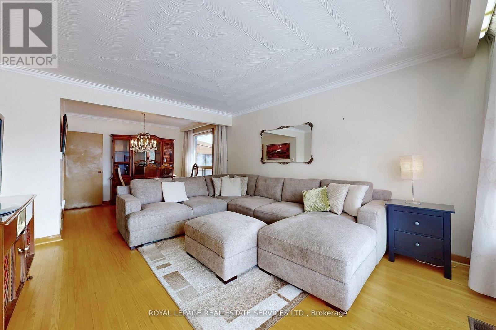 167 Cornelius Parkway, Toronto, Ontario  M6L 2K8 - Photo 11 - W13008818