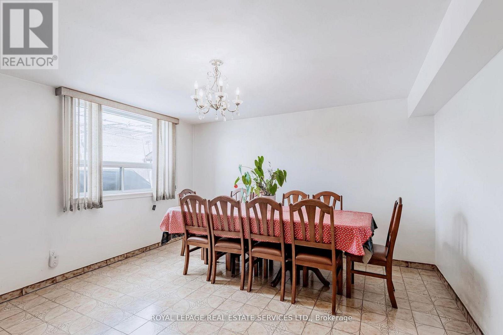 167 Cornelius Parkway, Toronto, Ontario  M6L 2K8 - Photo 25 - W13008818