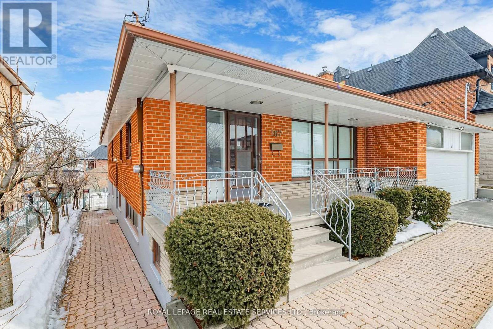 167 Cornelius Parkway, Toronto, Ontario  M6L 2K8 - Photo 5 - W13008818