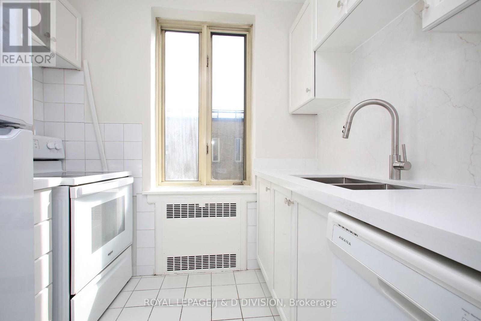 432 - 150 Farnham Avenue, Toronto (Yonge-St. Clair), Ontario  M4V 1H5 - Photo 9 - C12976668