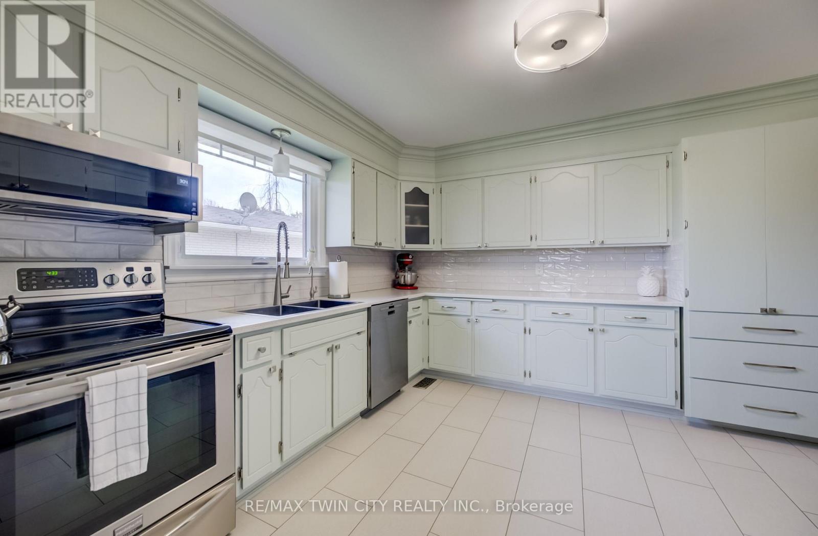 4 Ronald Road, Cambridge, Ontario  N1S 4N1 - Photo 10 - X13008848