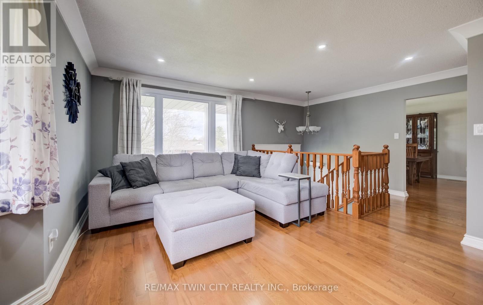 4 Ronald Road, Cambridge, Ontario  N1S 4N1 - Photo 3 - X13008848