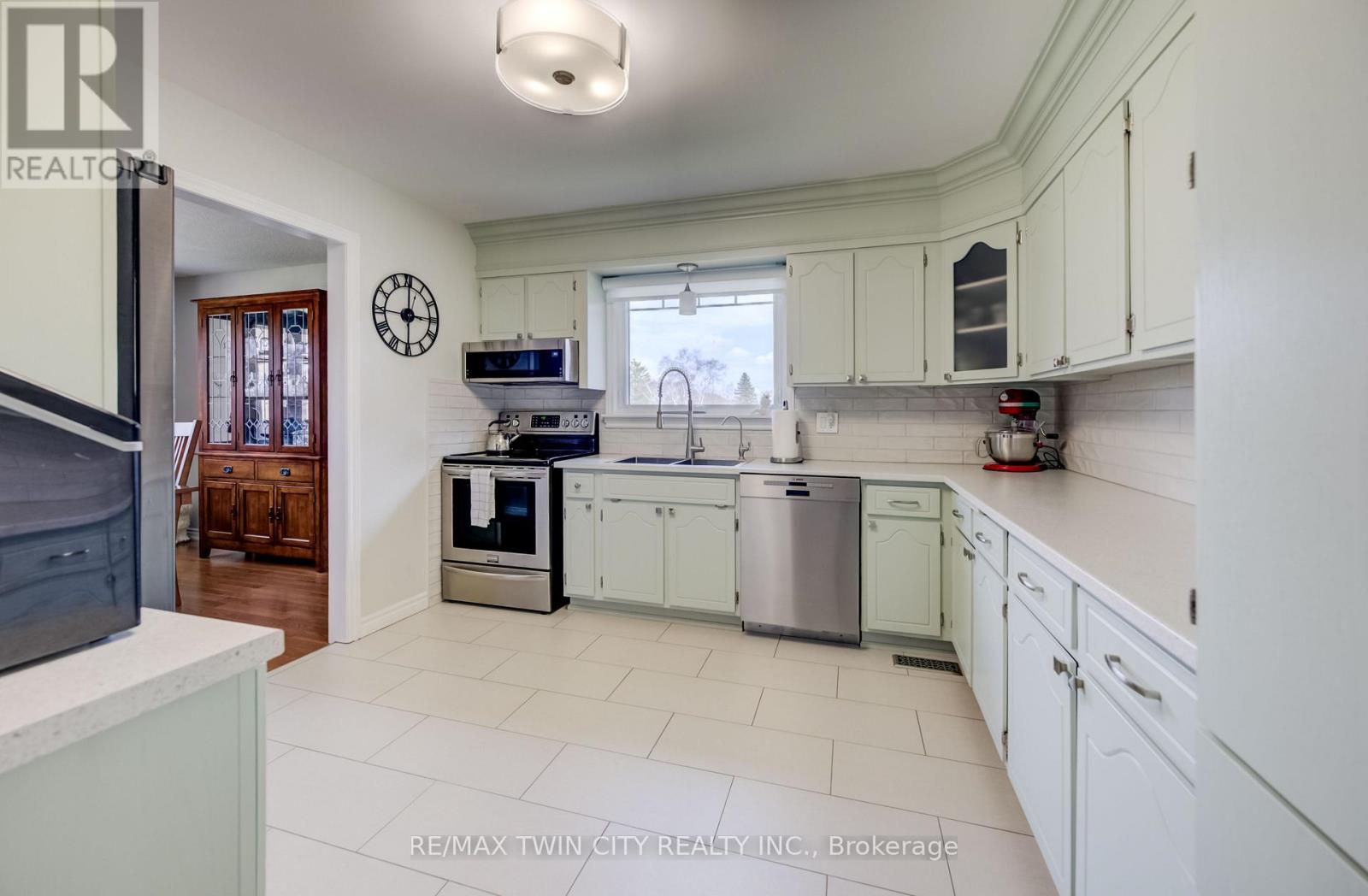 4 Ronald Road, Cambridge, Ontario  N1S 4N1 - Photo 8 - X13008848