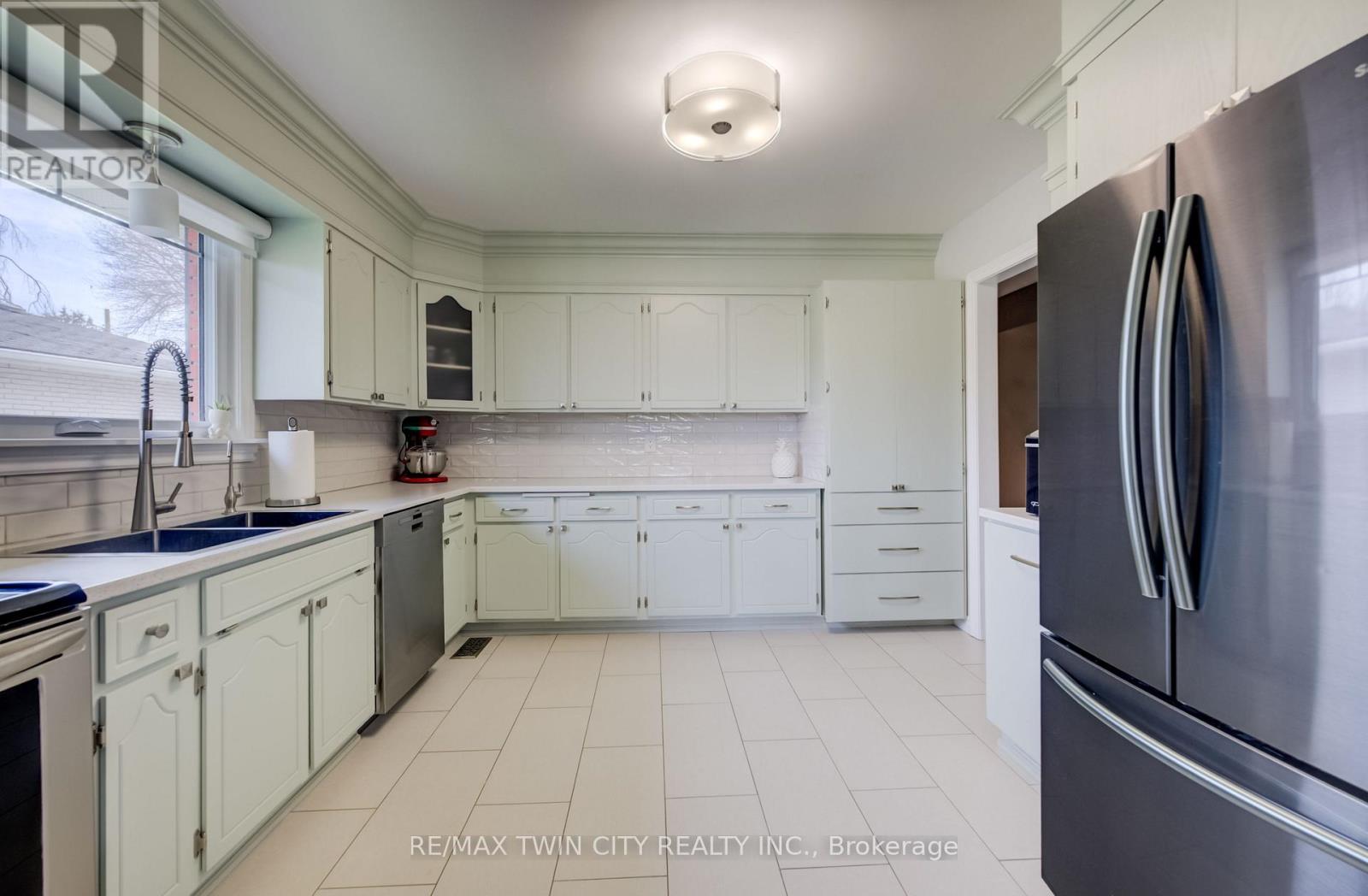 4 Ronald Road, Cambridge, Ontario  N1S 4N1 - Photo 9 - X13008848