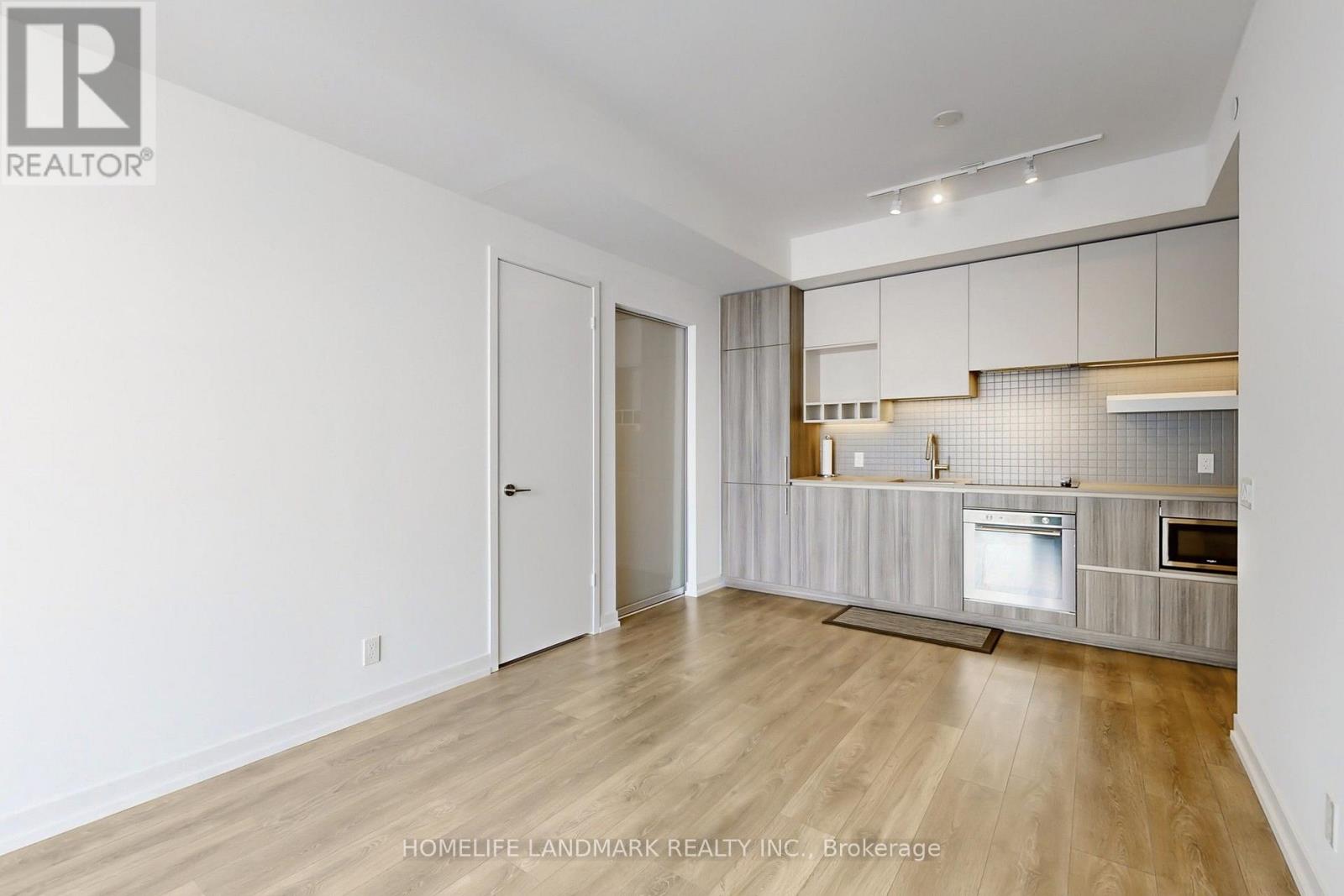 1012 - 5 Buttermill Avenue, Vaughan, Ontario  L4K 0J5 - Photo 10 - N12969058