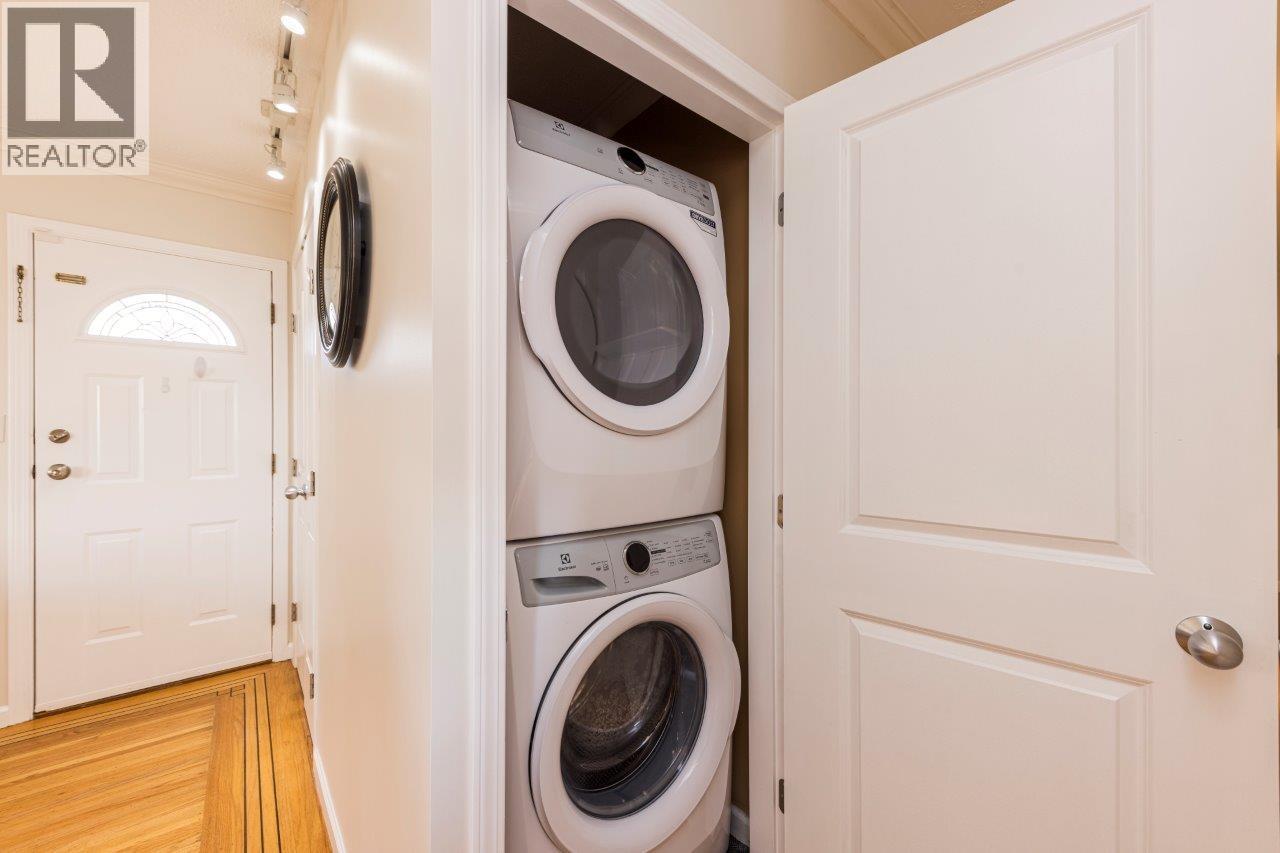 2094 Viewlynn Drive, North Vancouver, British Columbia  V7J 2W8 - Photo 33 - R3112420