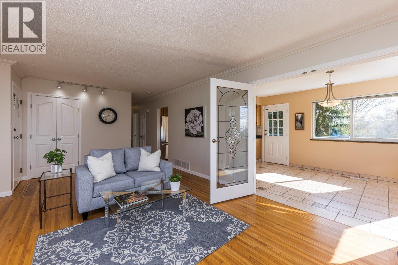 2094 Viewlynn Drive, North Vancouver, British Columbia  V7J 2W8 - Photo 5 - R3112420