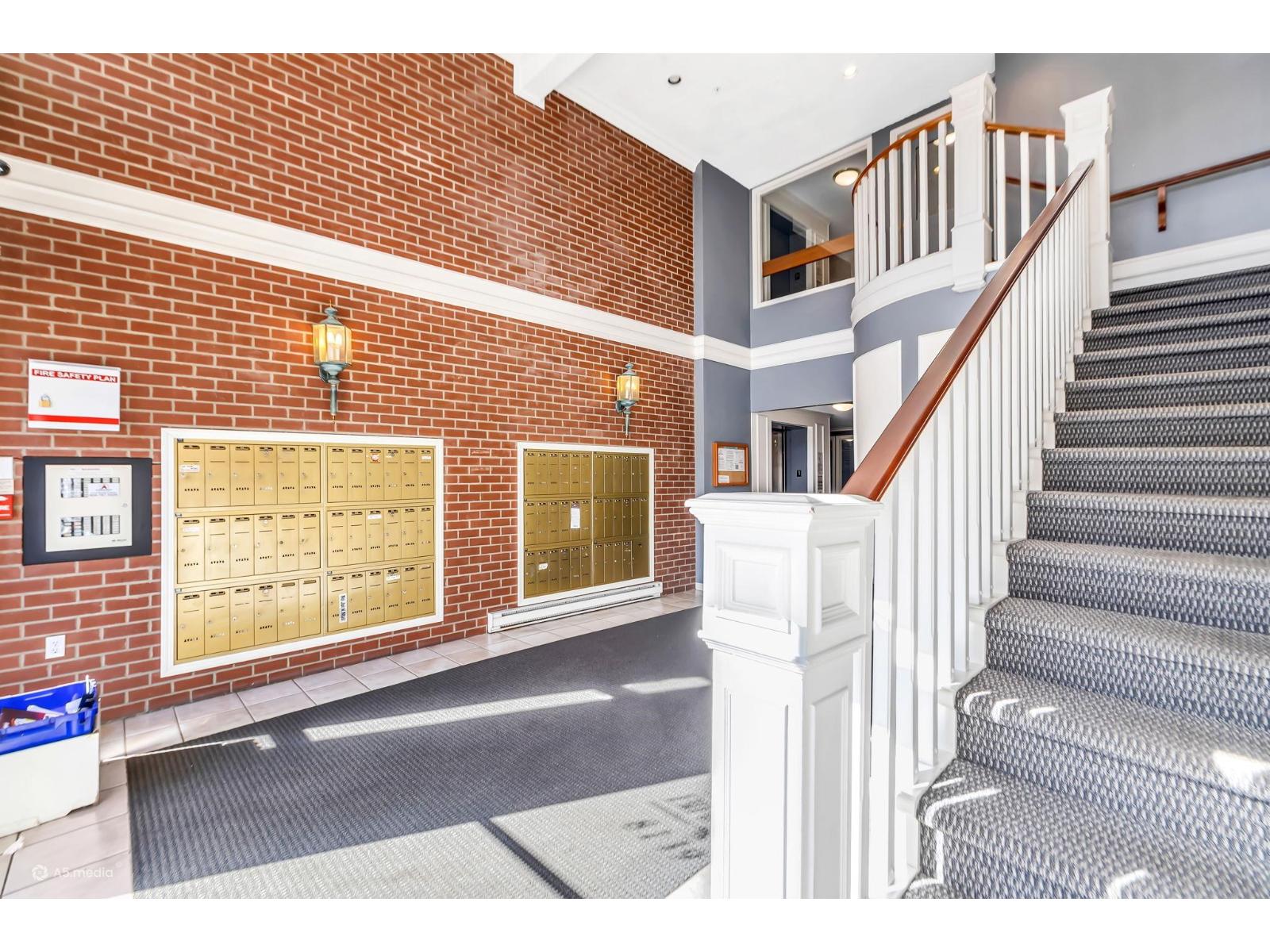 303 8139 121a Street, Surrey, British Columbia  V3W 0Z2 - Photo 4 - R3110128