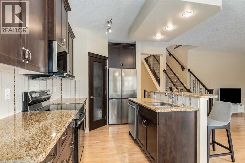 109 Westmount Place, Okotoks, Alberta  T1S 0B4 - Photo 7 - A2300208