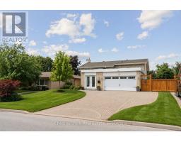 16 DAVIES CRESCENT