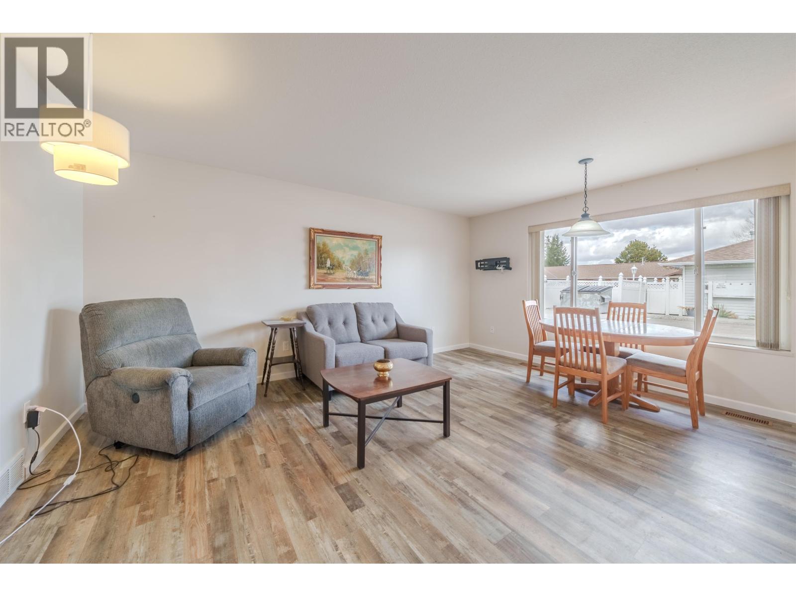 204 8th Street, 100 Mile House, British Columbia  V0K 2E0 - Photo 11 - R3112473