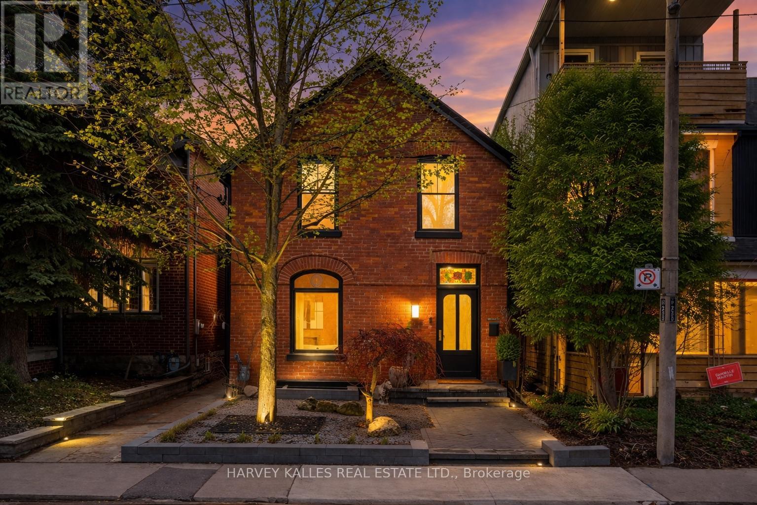 239 BORDEN STREET, Toronto, Ontario