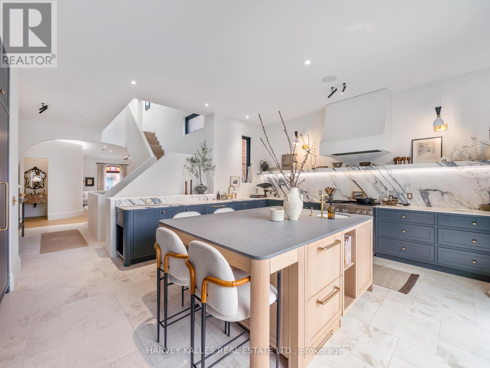 239 Borden Street, Toronto, Ontario  M5S 2N5 - Photo 12 - C13008384