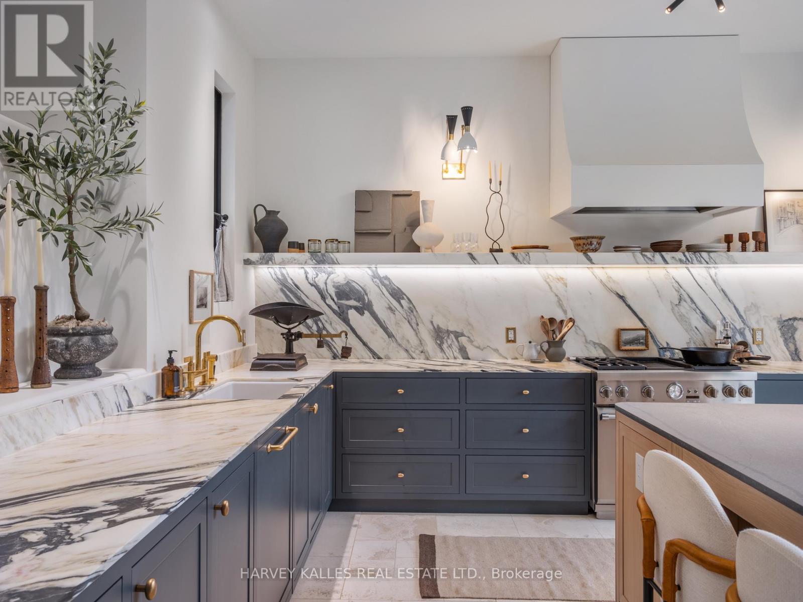 239 Borden Street, Toronto, Ontario  M5S 2N5 - Photo 11 - C13008384