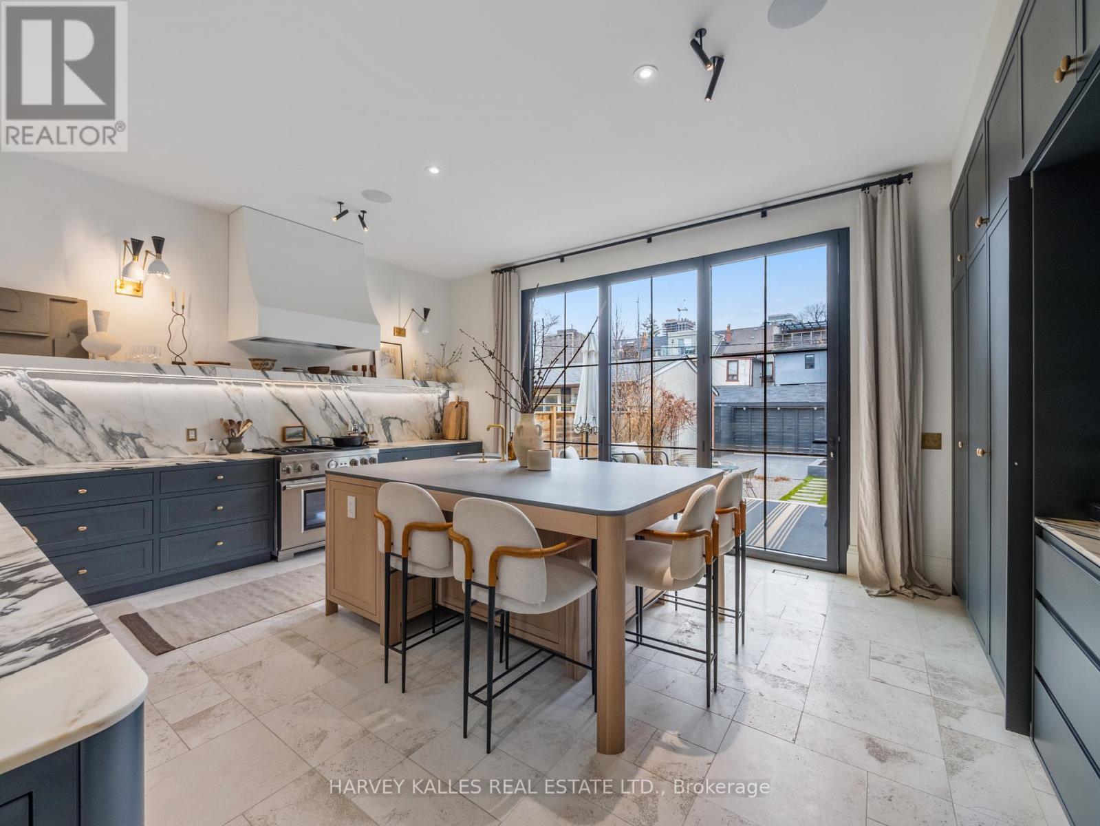 239 Borden Street, Toronto, Ontario  M5S 2N5 - Photo 9 - C13008384