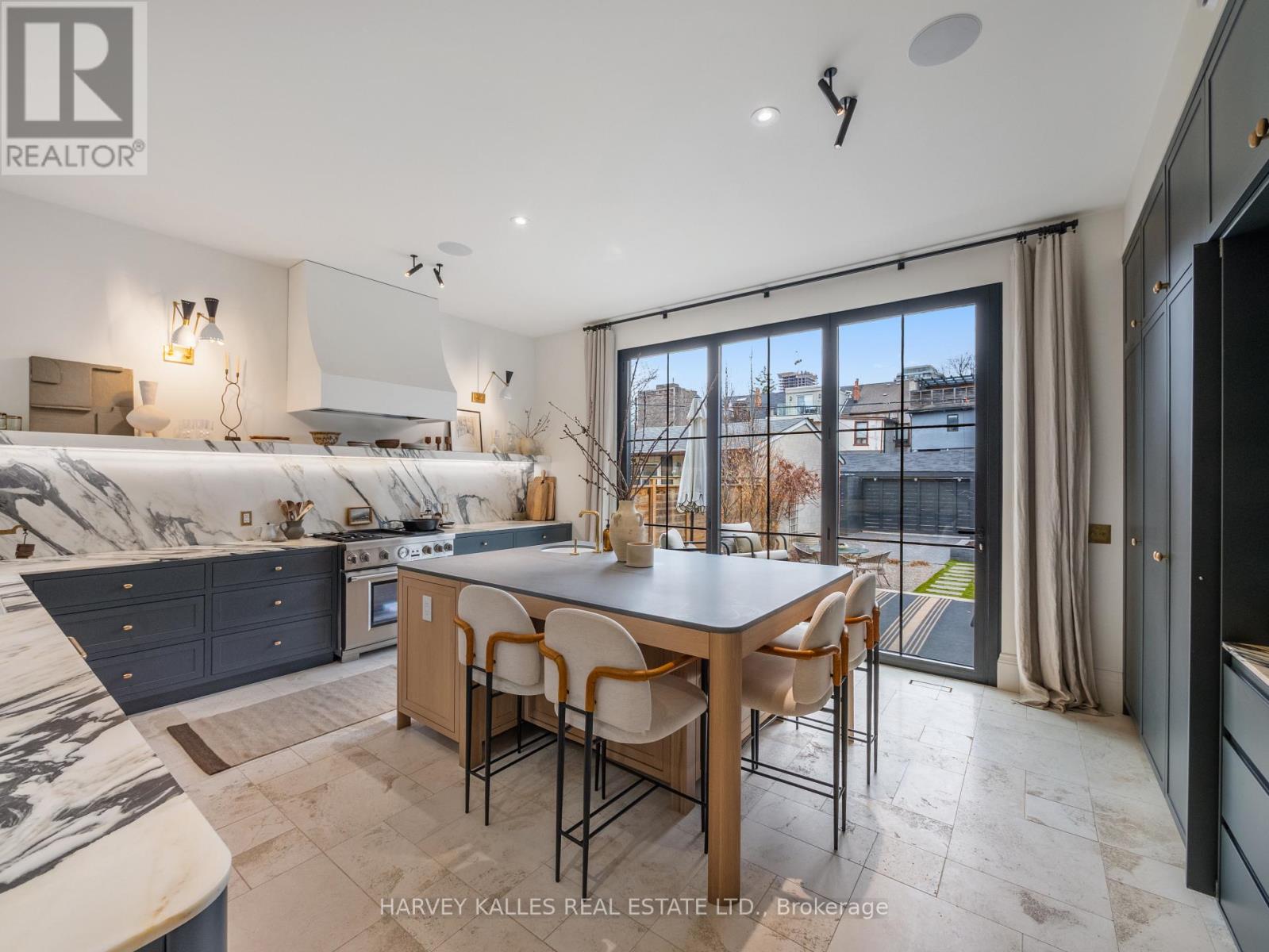 239 Borden Street, Toronto, Ontario  M5S 2N5 - Photo 18 - C13008384