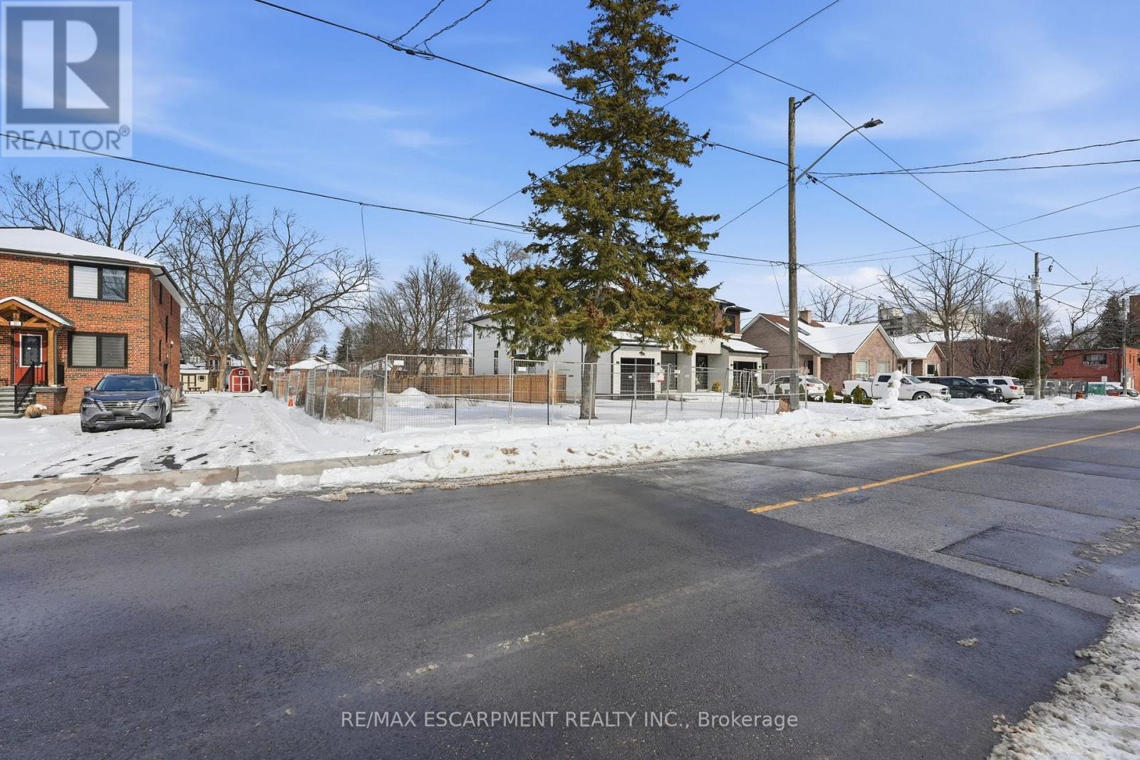 19 Broadview Avenue, Mississauga, Ontario  L5H 2S8 - Photo 4 - W12755264