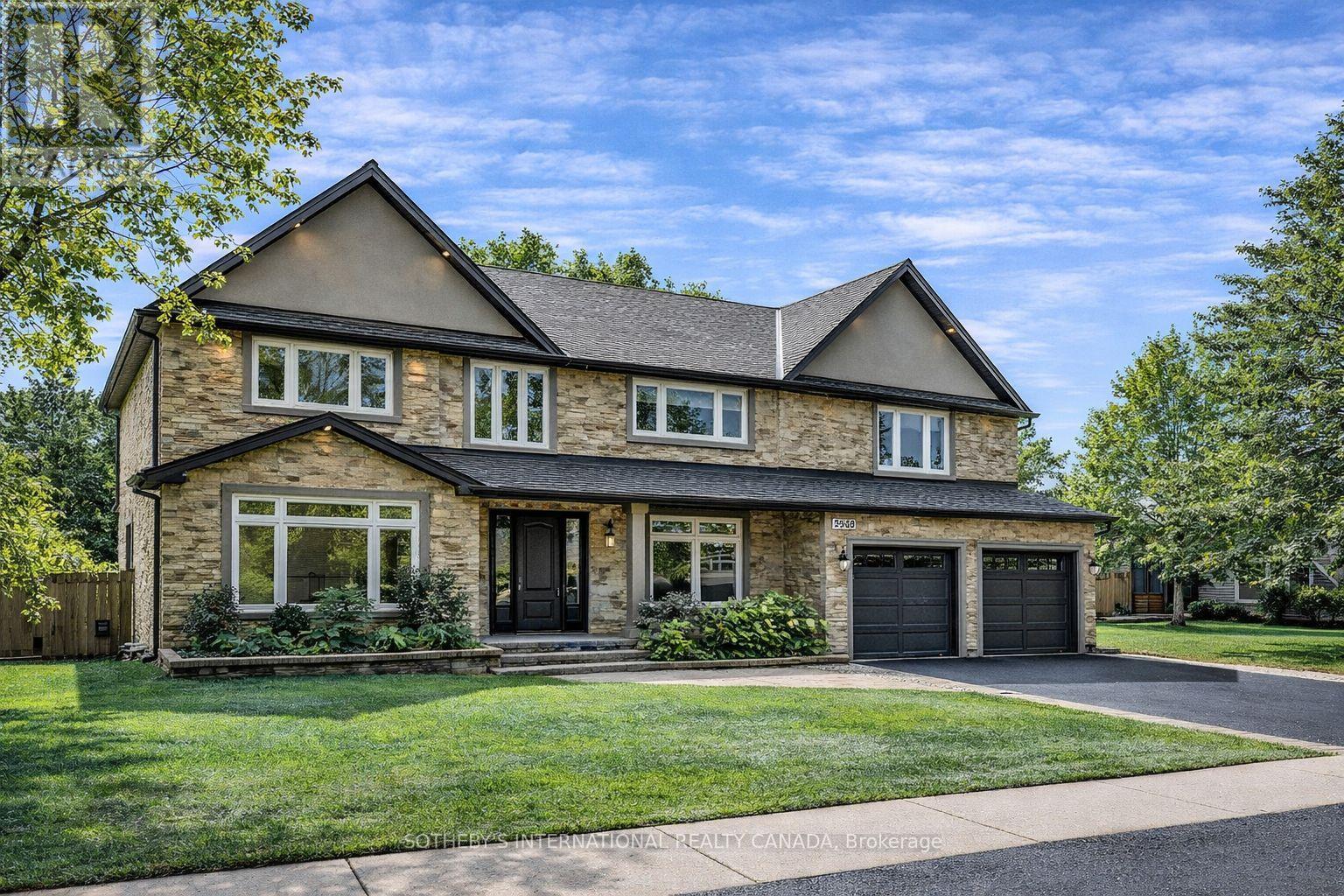 2068 MISSISSAUGA ROAD, Mississauga, Ontario