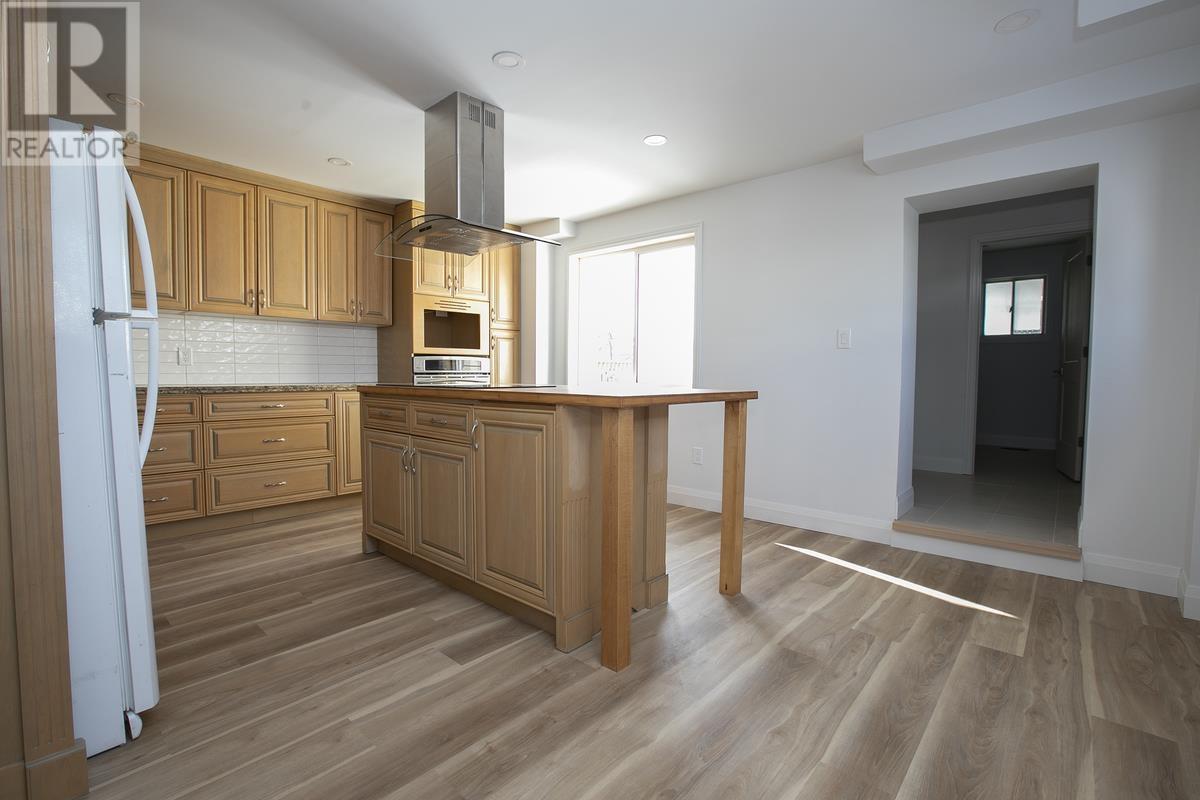 651 Queen St W, Sault Ste. Marie, Ontario  P6A 1B1 - Photo 11 - SM260650