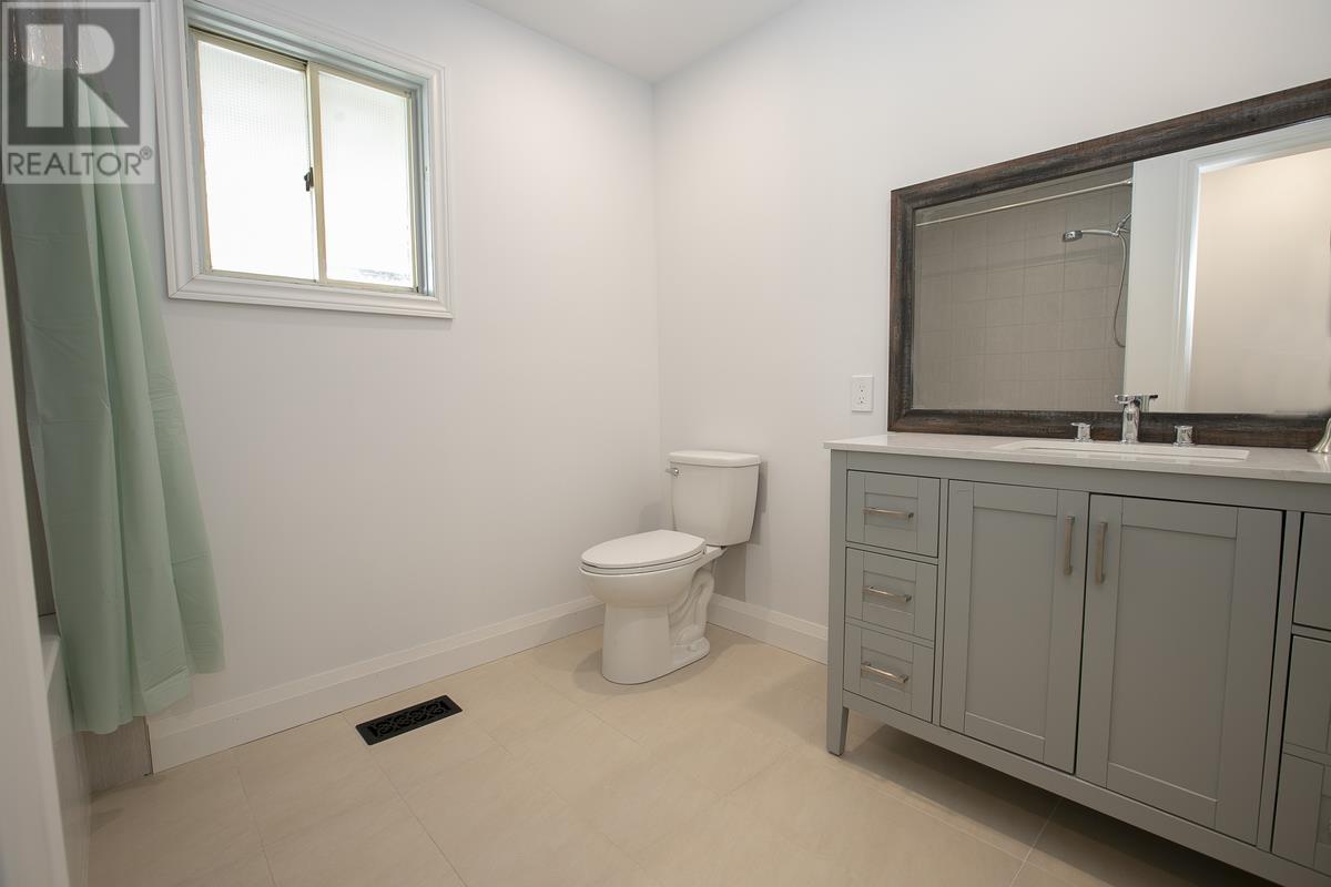 651 Queen St W, Sault Ste. Marie, Ontario  P6A 1B1 - Photo 23 - SM260650